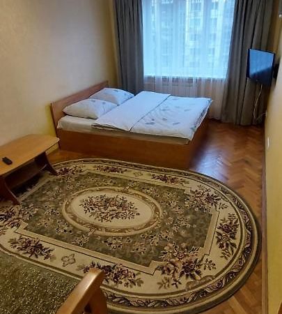 Apartment On Patriarkha Mstyslava Skrypnyka Street Киев Екстериор снимка