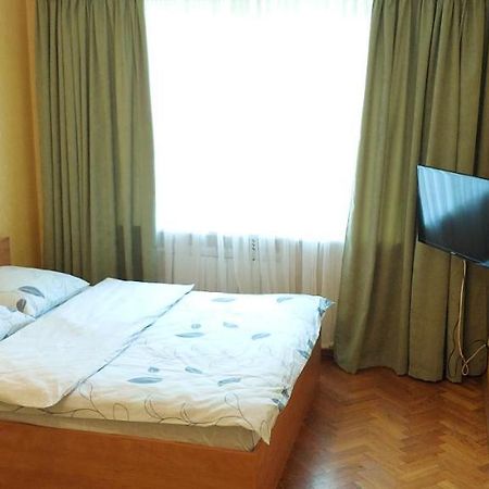 Apartment On Patriarkha Mstyslava Skrypnyka Street Киев Екстериор снимка