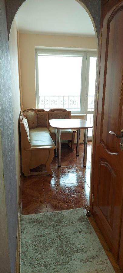 Apartment On Patriarkha Mstyslava Skrypnyka Street Киев Екстериор снимка