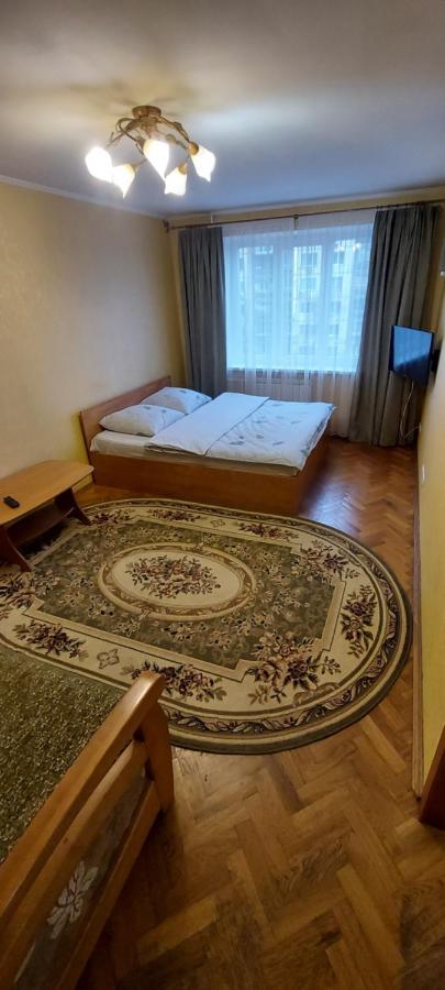 Apartment On Patriarkha Mstyslava Skrypnyka Street Киев Екстериор снимка
